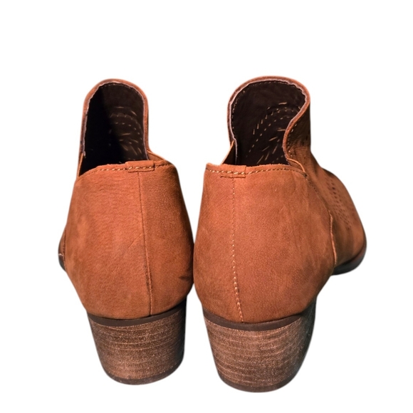 walk with me punch out heeled boots - Picture 3 of 6